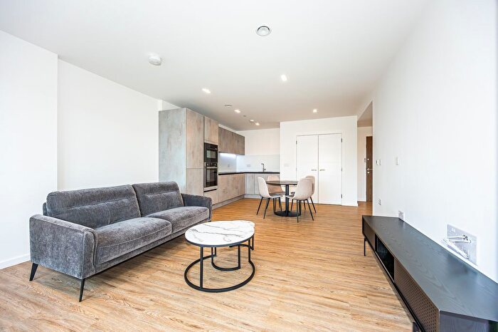 1 Bedroom Flat To Rent In Wheatstone Gardens, London, W10