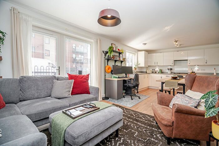 2 Bedroom Flat For Sale In Guildford Avenue, Milton Keynes, MK4