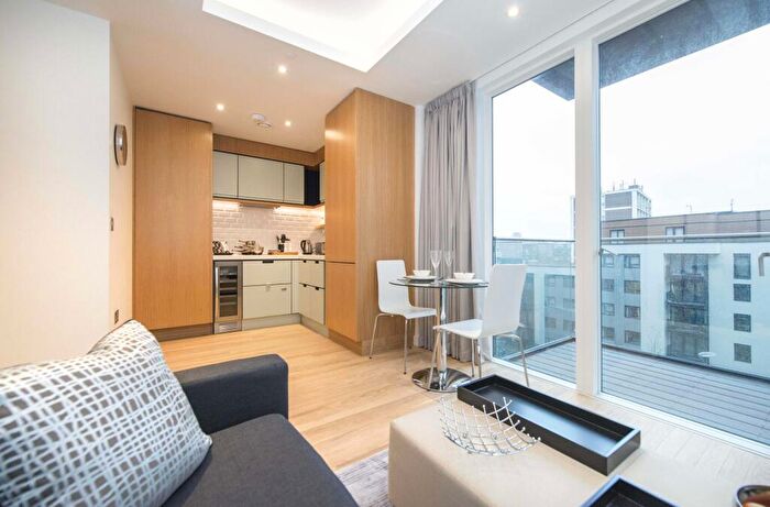Apartment To Rent In Park Vista Tower, Wapping Lane, Cobblestone Square, E1W