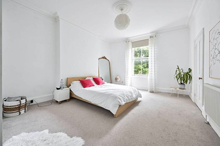 1 Bedroom Flat To Rent In Addison Gardens, Brook Green, London, W14