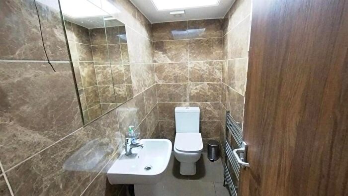 11 Bedroom House To Rent In Mauldeth Road Gatley, Manchester, M20