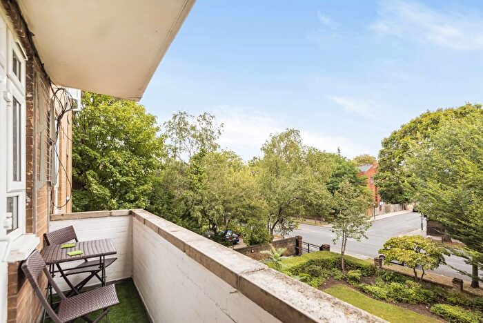 2 Bedroom Flat To Rent In Kings Avenue, London, SW4