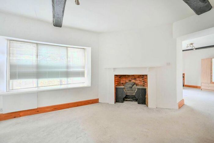 1 Bedroom Flat To Rent In High Street, Godalming, GU7