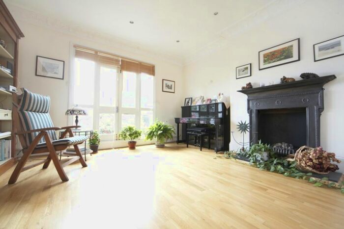 5 Bedroom Flat To Rent In Compayne Gardens, West Hampstead NW6