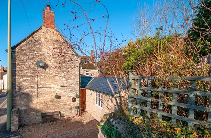 3 Bedroom Semi-Detached House To Rent In Newland, Witney, Oxfordshire, OX28