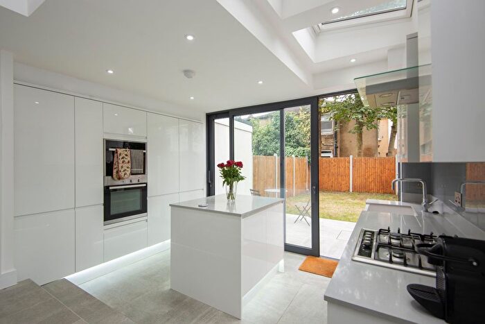 4 Bedroom Terraced House To Rent In Lancaster Road, Walthamstow, E17