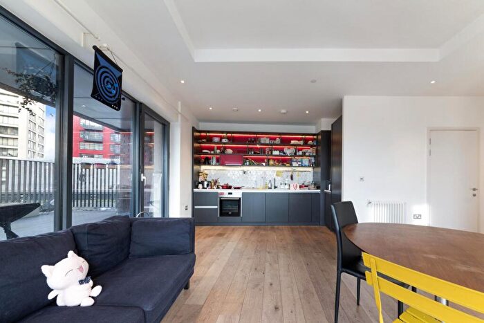 2 Bedroom Apartment To Rent In Modena House, Lyell Street, London, E14