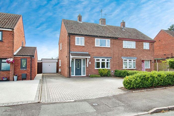 3 Bedroom Semi-Detached House For Sale In Bramall Lane, Stafford, ST16