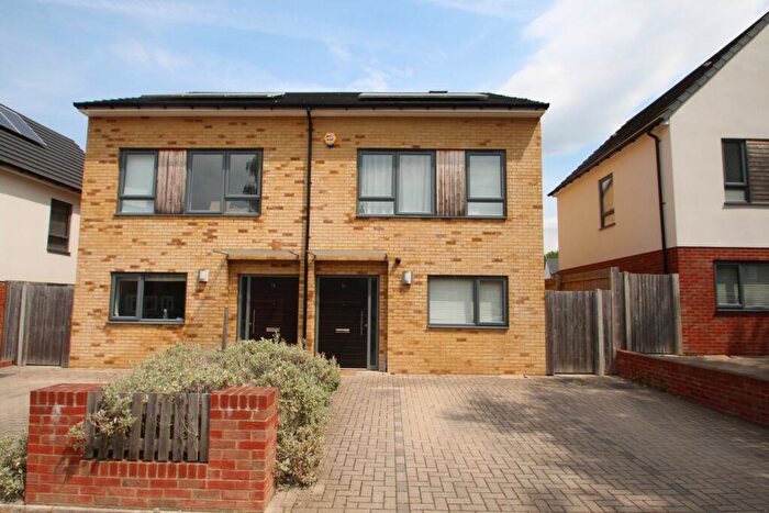 3 Bedroom Semi-Detached House To Rent In Larch Way, Bromley, BR2