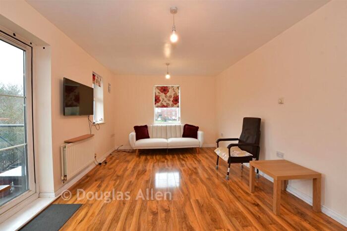 1 Bedroom Flat For Sale In Piper Way, Ilford, Essex, IG1