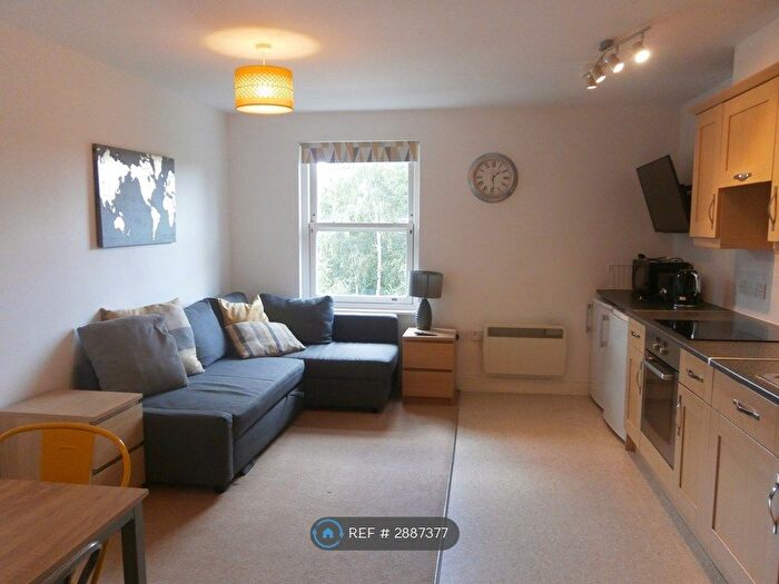 3 Bedroom Flat To Rent In Bingley Court, Canterbury, CT1