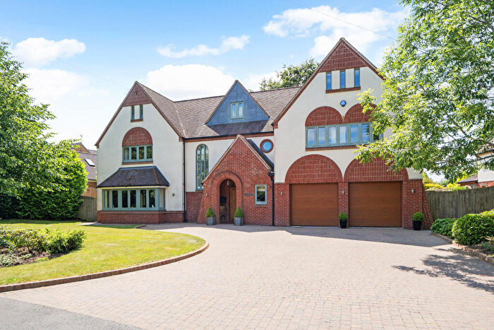 6 Bedroom Detached House For Sale In Dark Lane, Tiddington, CV37