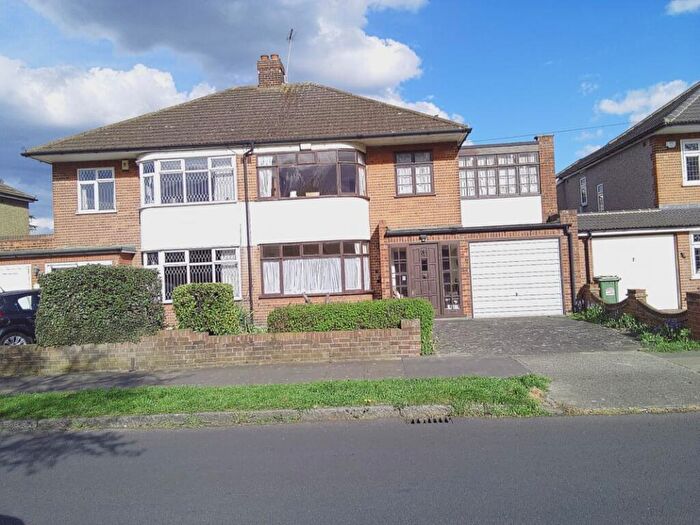 4 Bedroom Semi Detached House For Sale In The GRove, Upminster, RM14