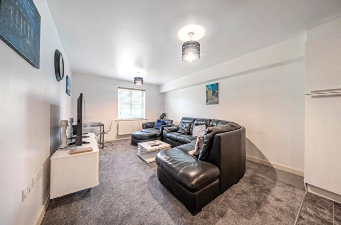2 Bedroom Apartment For Sale In Beaumaris Gardens, London, SE19