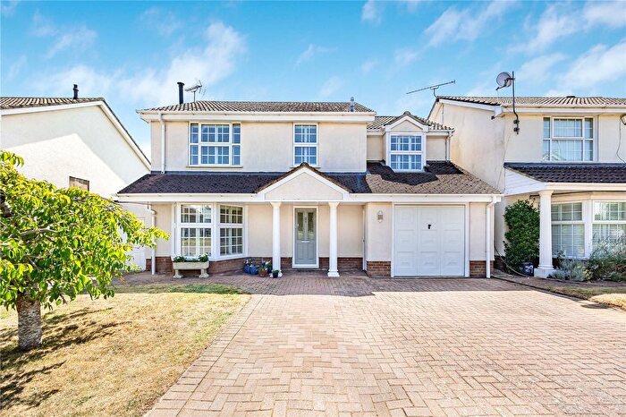 4 Bedroom Detached House For Sale In Ridgeway, Wargrave, RG10