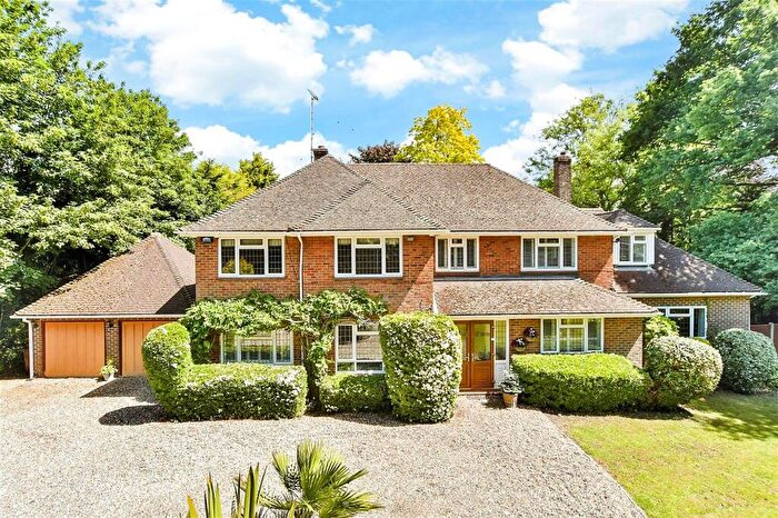 5 Bedroom Detached House For Sale In Mount Lane, Hartlip, Sittingbourne, Kent, ME9