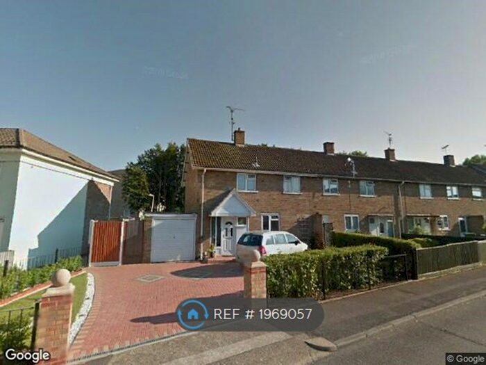 3 Bedroom End Of Terrace House To Rent In Redgrave Road, Basildon, SS16