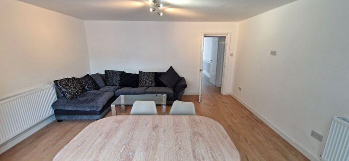 5 Bedroom Terraced House To Rent In Meadow Close, Barnet, EN5