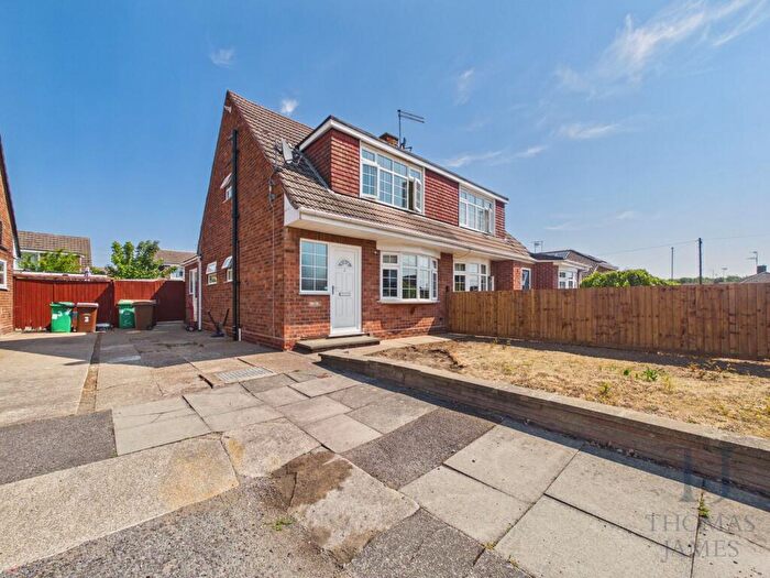 3 Bedroom Semi-Detached House For Sale In Penhurst Close, Nottingham, NG11