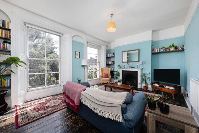3 Bedroom Flat For Sale In Peckham Road, London, SE5