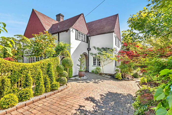 4 Bedroom Detached House For Sale In Totteridge Lane, Totteridge, N20