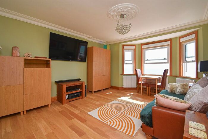 2 Bedroom Flat For Sale In West Hill Road, St. Leonards-On-Sea, TN38