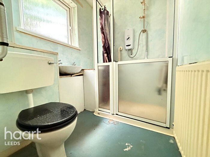 1 Bedroom Flat For Sale In Highlands Close, Leeds, LS10