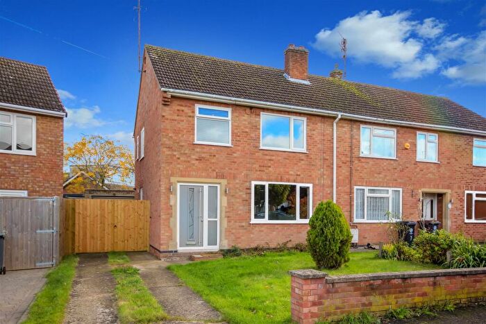 3 Bedroom Semi-Detached House For Sale In , Lodge Road, Rushden, NN10