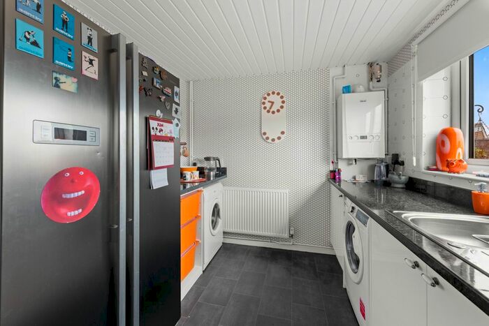 2 Bedroom Detached Bungalow For Sale In Oak Close, Ingoldmells, PE25