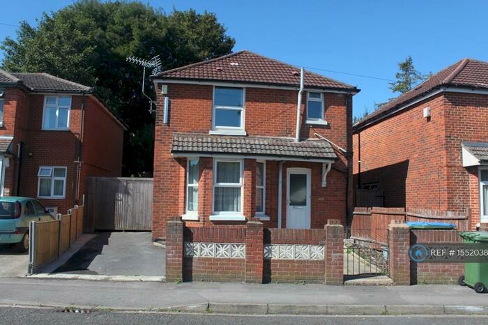 4 Bedroom Detached House To Rent In Osborne Road South, Southampton, SO17