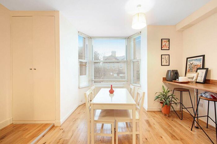 2 Bedroom Flat For Sale In Forest Hill Road, London, SE22