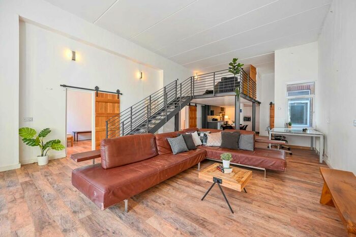 3 Bedroom Flat To Rent In A St Rue Street, Battersea, London, SW8