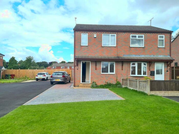 3 Bedroom Semi-Detached House To Rent In Springvale Close, Chestefield, S45