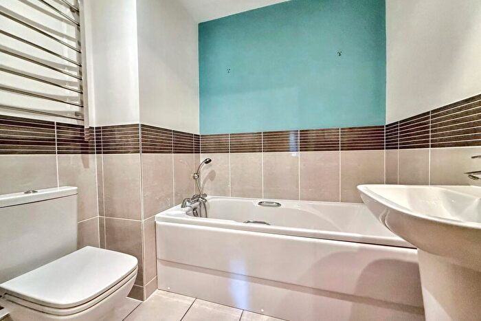 2 Bedroom Flat For Sale In Chandlers Ford, SO53