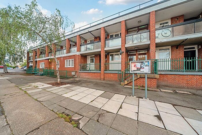 1 Bedroom Flat For Sale In Simnel Road, Lee, SE12