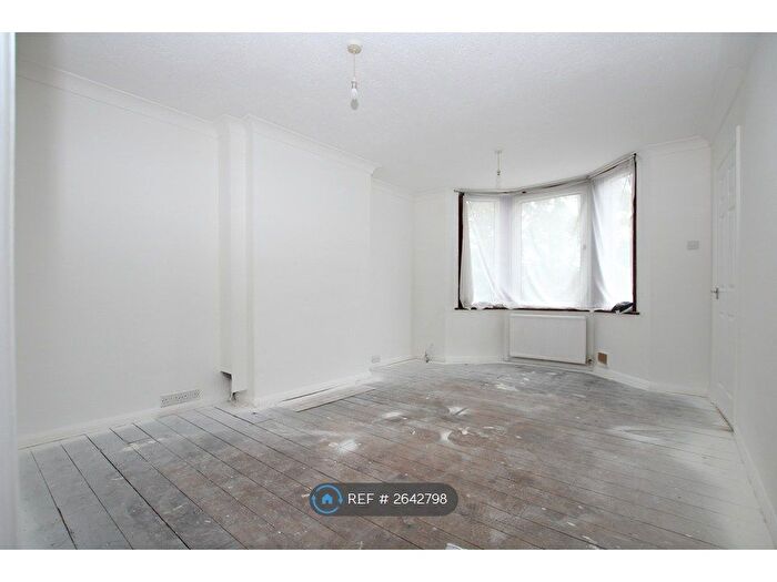 3 Bedroom Terraced House To Rent In Mount Road, Chatham, ME4