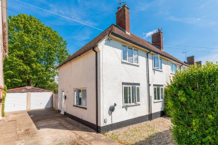 3 Bedroom Semi Detached House For Sale In Laburnum Grove, Newbury, Berkshire, RG14