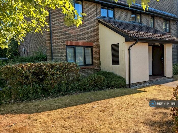 Studio To Rent In Rickwood, Horley, RH6