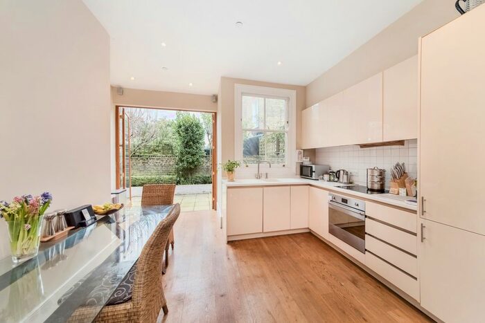 5 Bedroom Semi-Detached House To Rent In Bishops Road, London, SW6