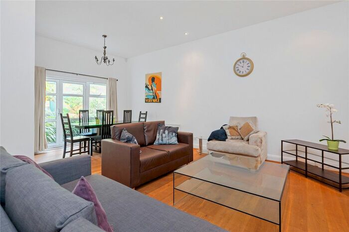 2 Bedroom Flat To Rent In Silverdale Court, - Goswell Road, London, EC1V