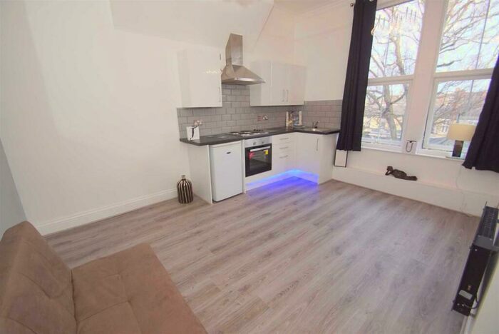 Studio To Rent In Westhill Terrace, Leeds, LS7