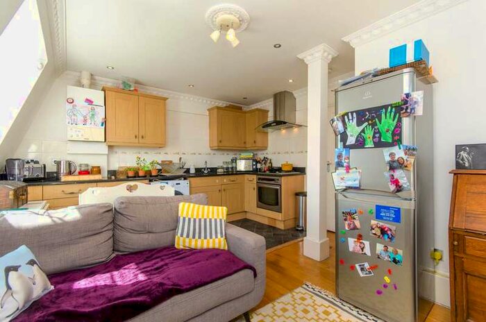2 Bedroom Flat To Rent In Upton Heights, Forest Gate, E7