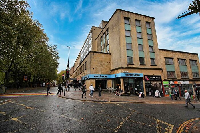 3 Bedroom Flat To Rent In Aylward House, Wine Street, City Centre, Bristol, BS1