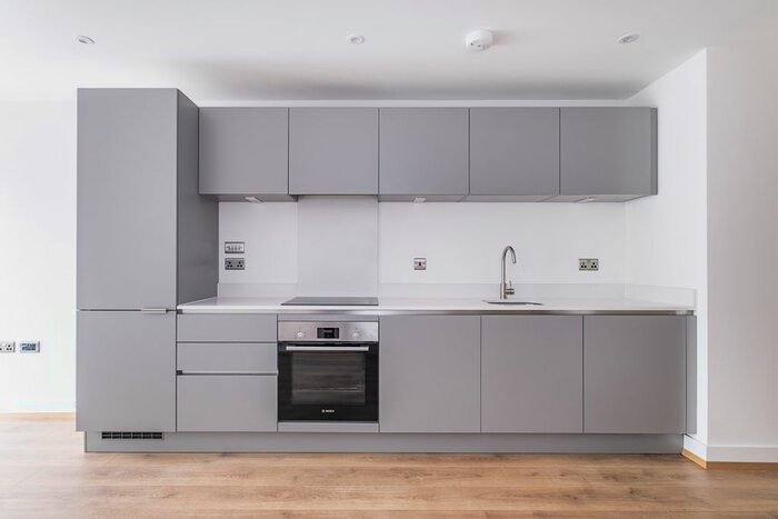 2 Bedroom Flat To Rent In Woolwich Church Street, Woolwich, SE18