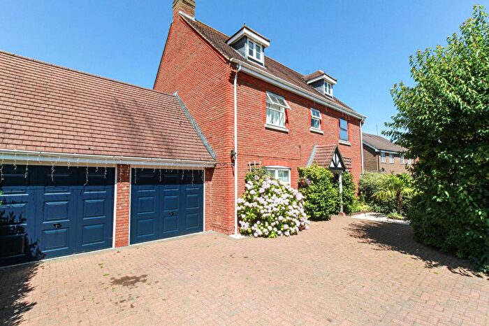 6 Bedroom Detached House For Sale In Winchfield Close, Fleet, GU51