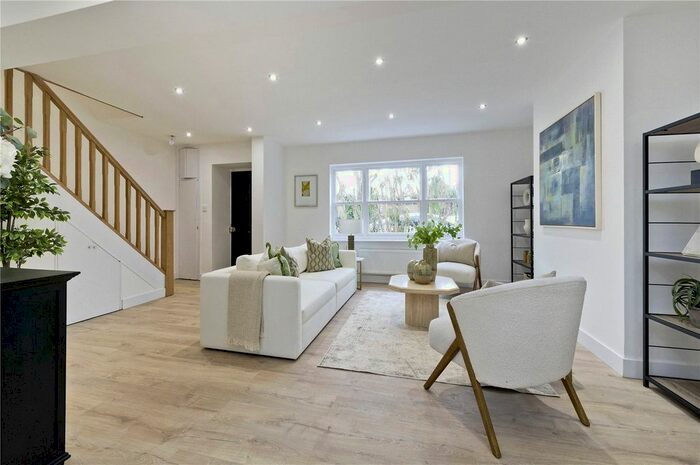 3 Bedroom Detached House To Rent In Avondale Park Gardens, Holland Park, London, W11