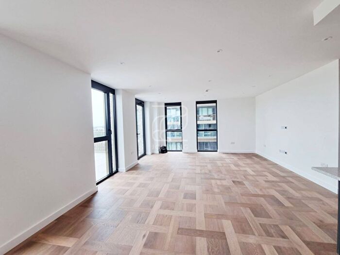 3 Bedroom Flat To Rent In London, E1W