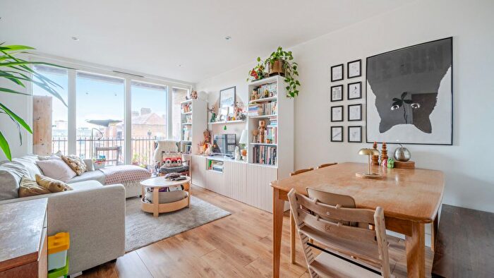 2 Bedroom Flat For Sale In Pamela Street, Haggerston, E8