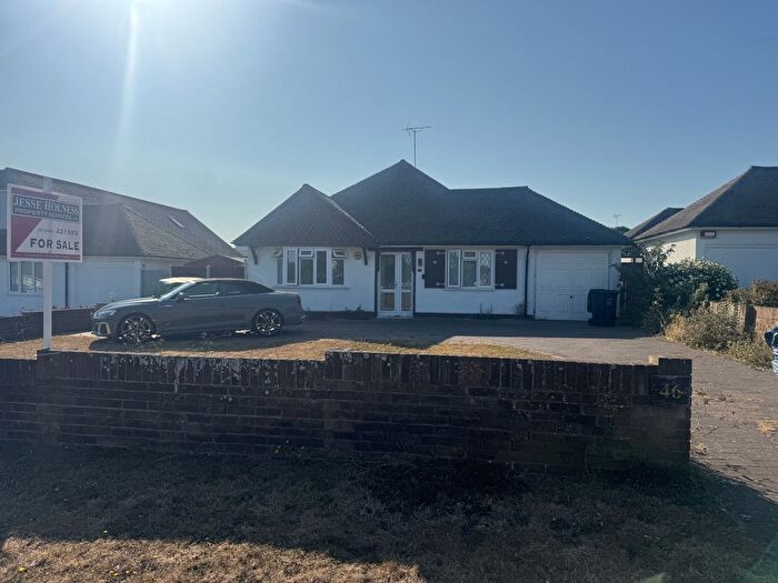 3 Bedroom Bungalow For Sale In Kingsgate Avenue, Broadstairs, CT10