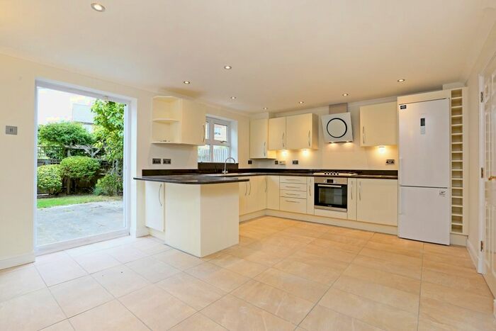 4 Bedroom Town House To Rent In Bedford Close, London, W4